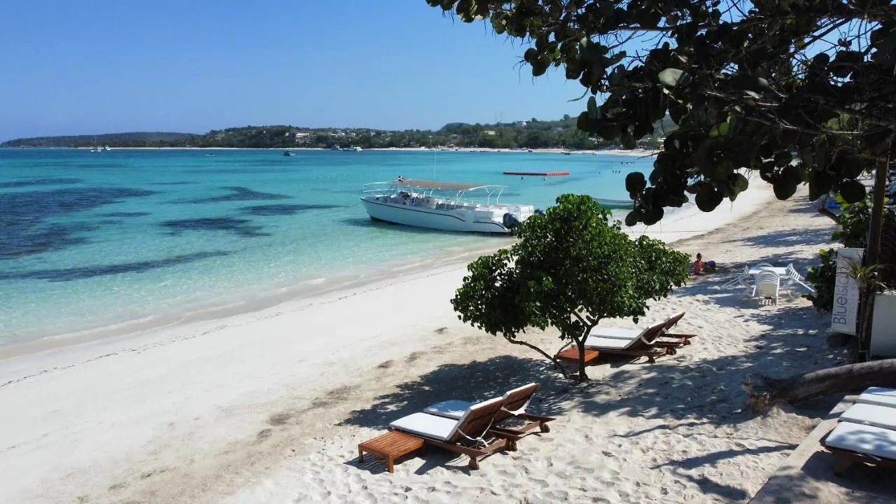 Blue Island Punta Rucia Hotel