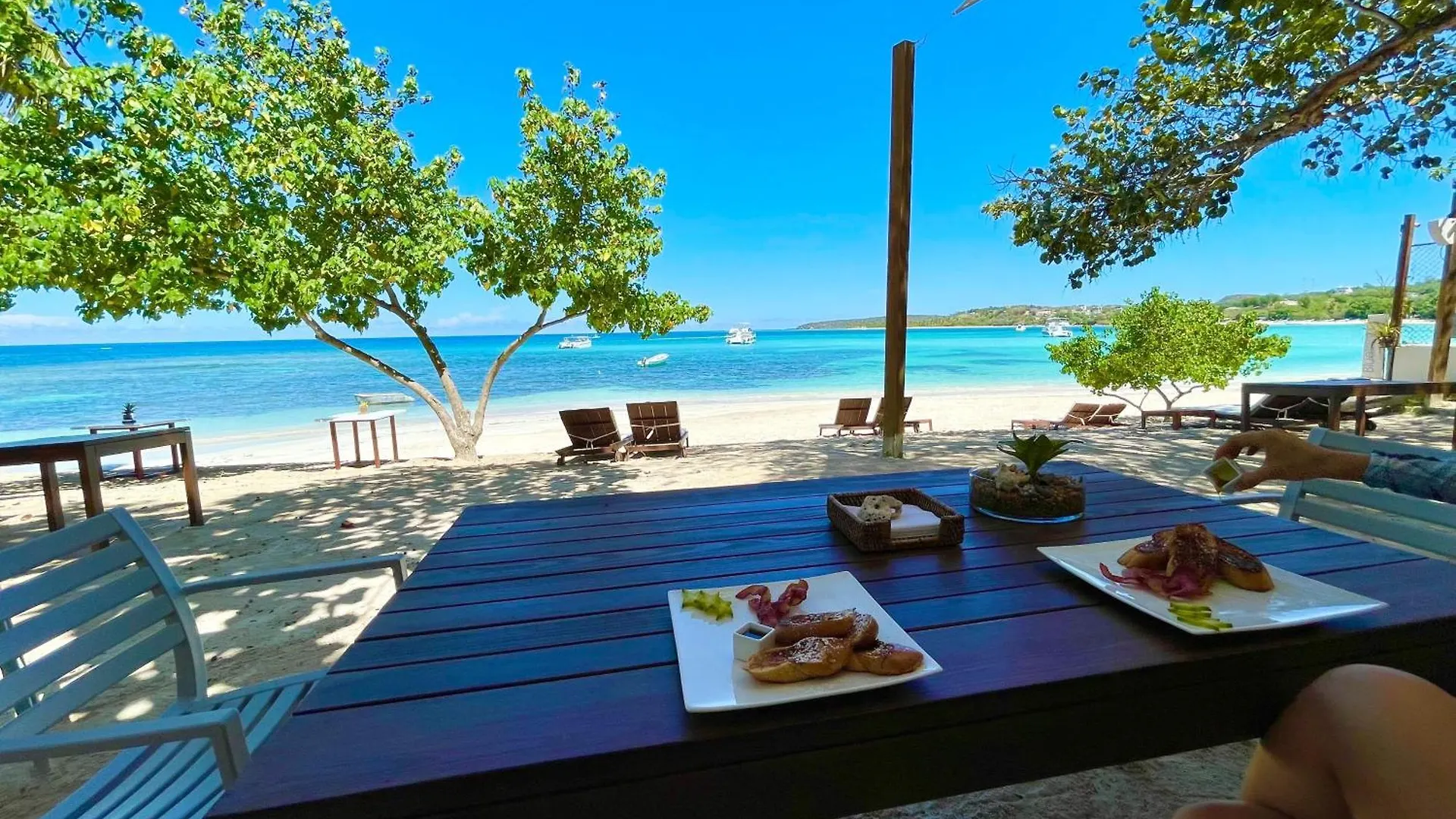 Blue Island Punta Rucia Hotel